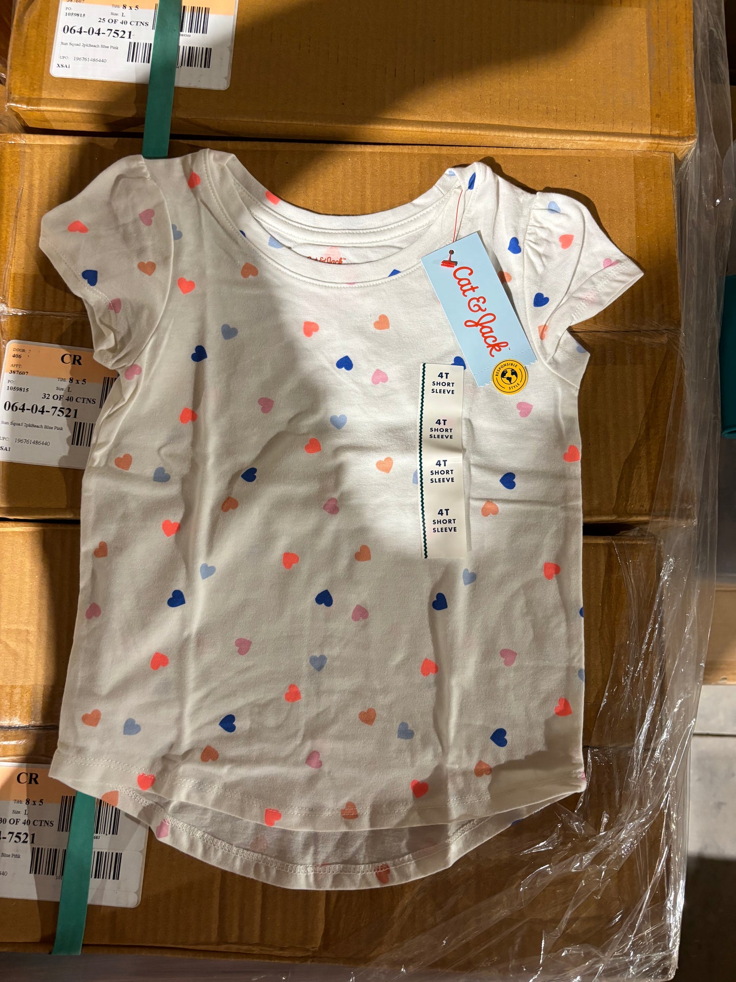 Casepack of 12 NWT Cat & Jack Cream Multi-Hearts Shirts